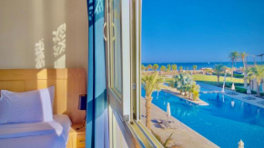 Mangroovy Seaview 2BR Beach and Pool Free access